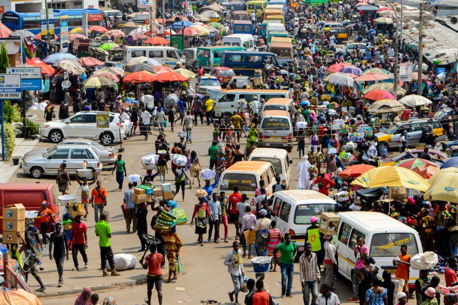 Les rues animées de Kumasi. Anton_Ivanov - Shutterstock.com