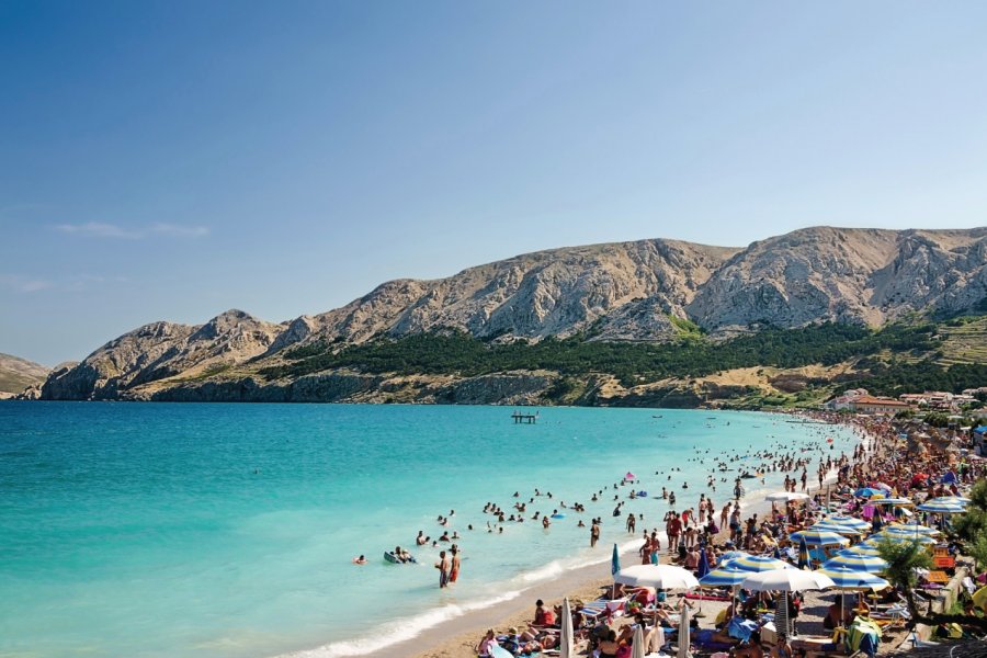 La plage de Krk. xbrchx - iStockphoto