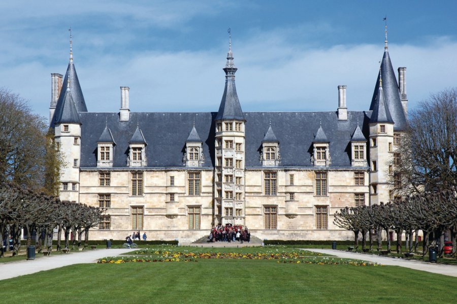 Le château Ducal - Nevers PHILOPHOTO - FOTOLIA