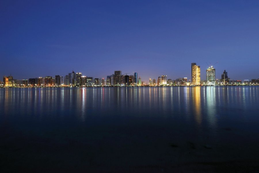 Skyline d'Abu Dhabi. Abu Dhabi Tourism Authority