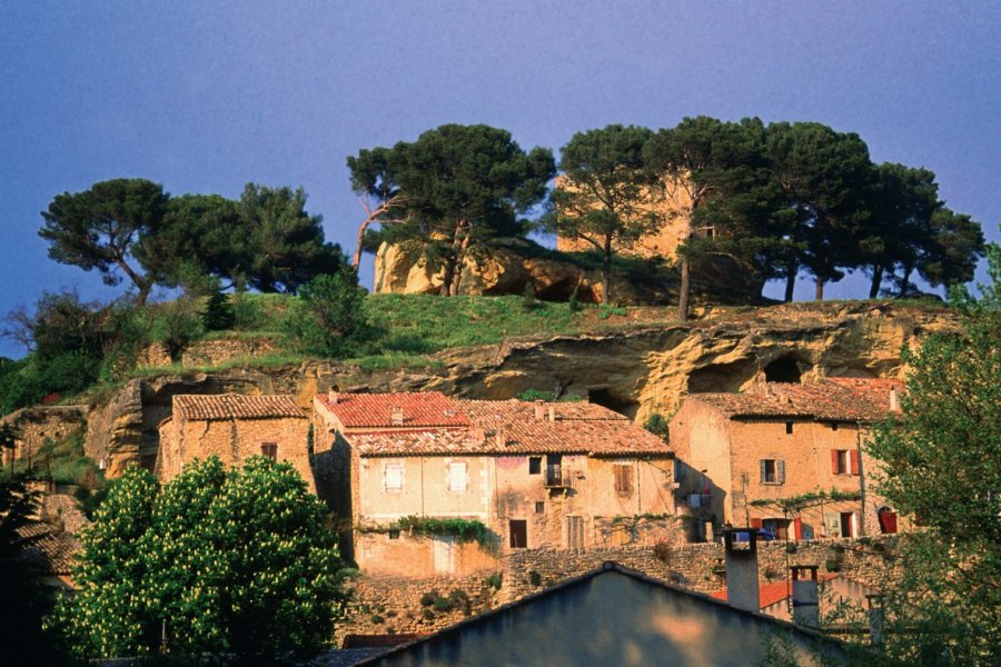 Vue du village de Cucuron (© VALÉRY D'AMBOISE))