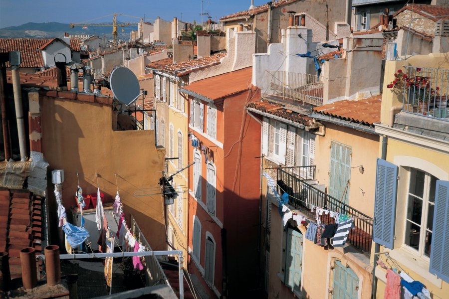 Ruelle de Marseille (© TOM PEPEIRA - ICONOTEC))