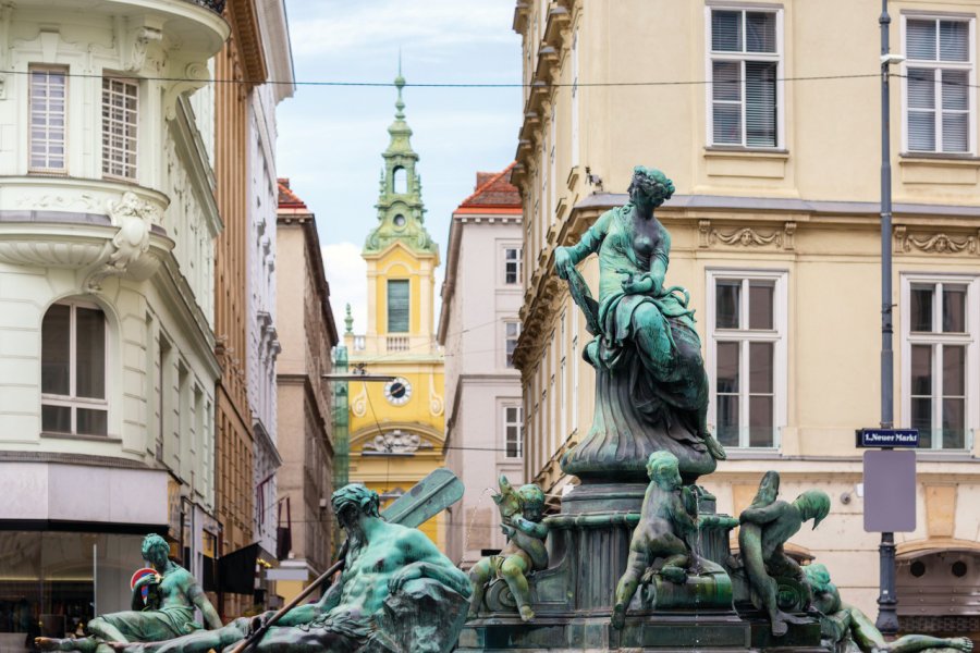 La fontaine Donner-Brunnen avec ses sculptures baroques. IstockPhoto.com - ROMAOSLO