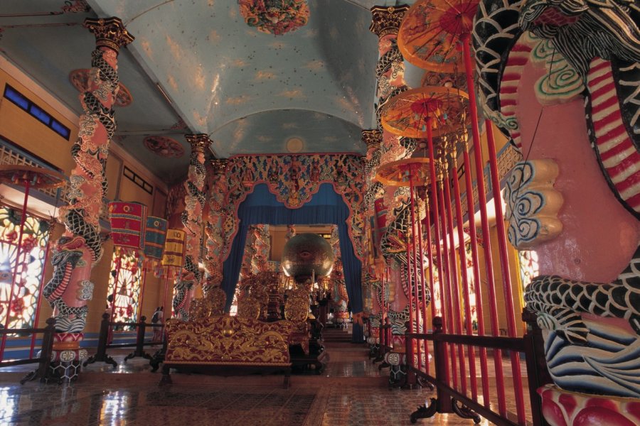 Grand temple de Cao Daï. S.Nicolas - Iconotec