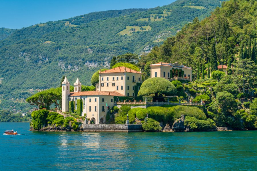 La villa del Balbianello est l'un des lieux de décor dans Casino Royale réalisé par Martin Campbell. essevu - Shutterstock.com