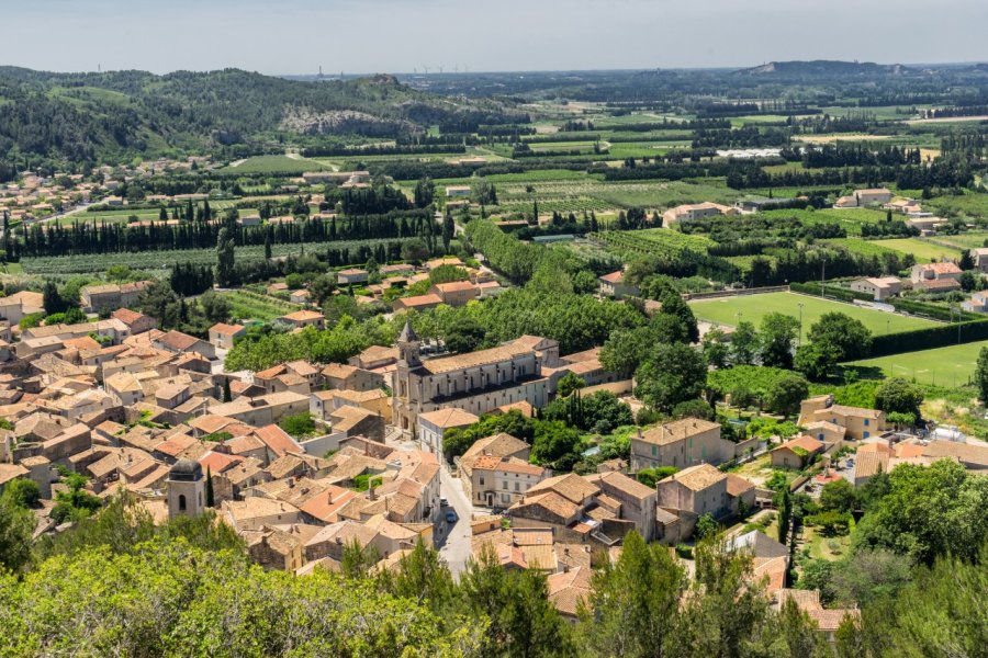 Vue sur le village de Boulbon. gb27photo - Fotolia