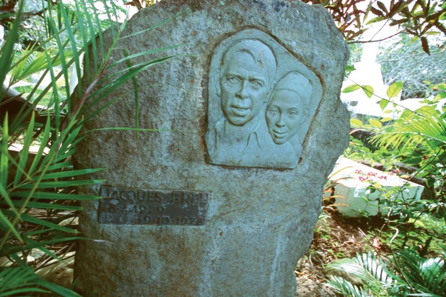 Jacques Brel repose sur l'île d'Hiva Oa Author's Image