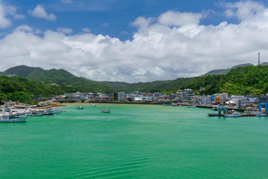 Port de Toguchi. rolling rock - Shutterstock.com