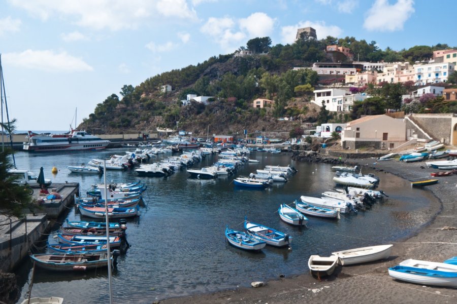 Ile d'Ustica. Gandolfo Cannatella  - Shutterstock.com