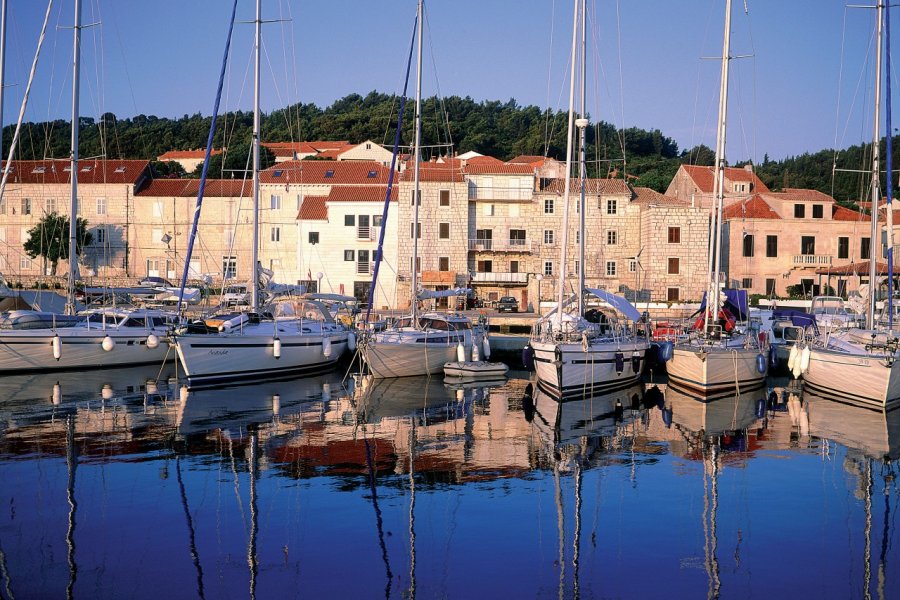 Port de Korčula au lever du jour. Ana NEVENKA - Iconotec