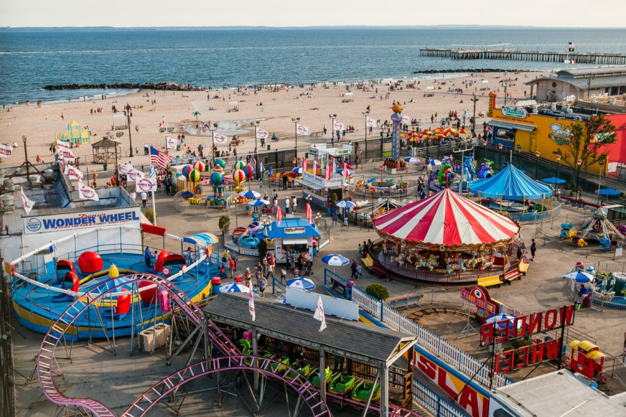 Coney Island Keep Smiling Photography - Shutterstock.com