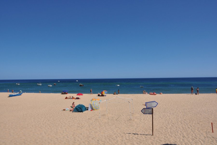 Praia da Salema. Turismo do Algarve