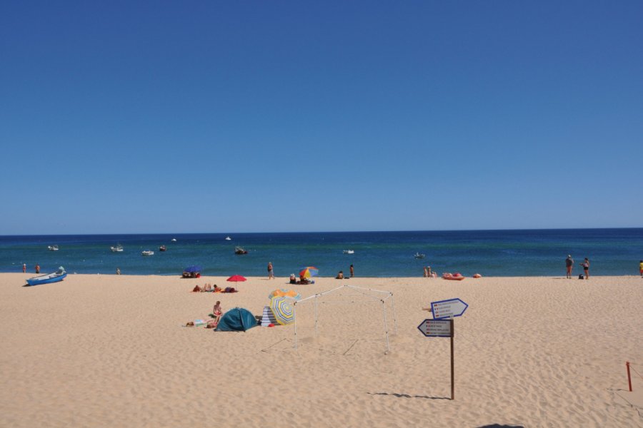 Praia da Salema. Turismo do Algarve