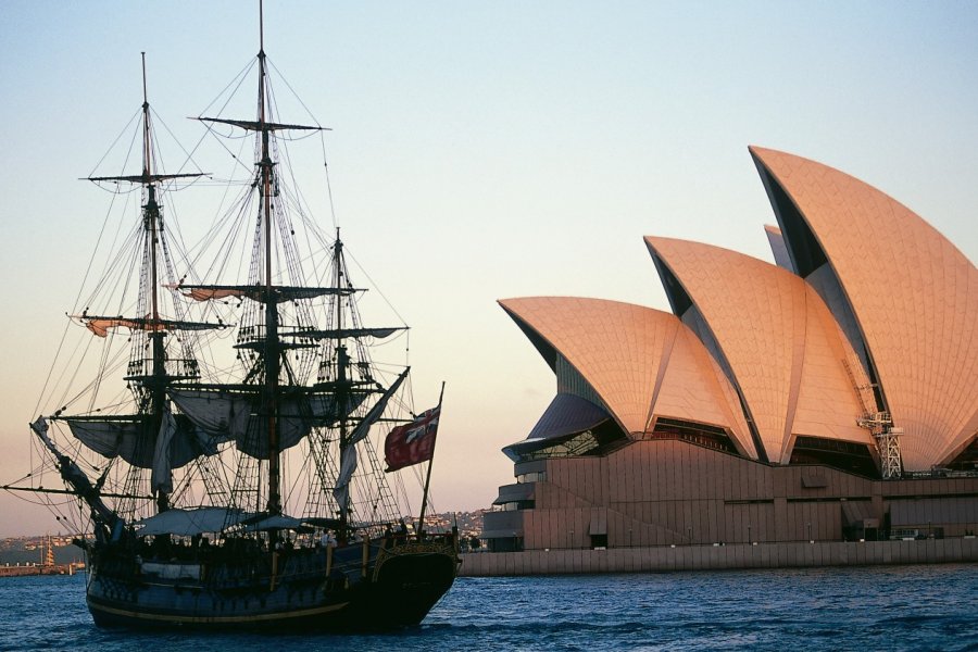 L'Opéra de Sydney et le Bounty. (© Henri Conodul - Iconotec))