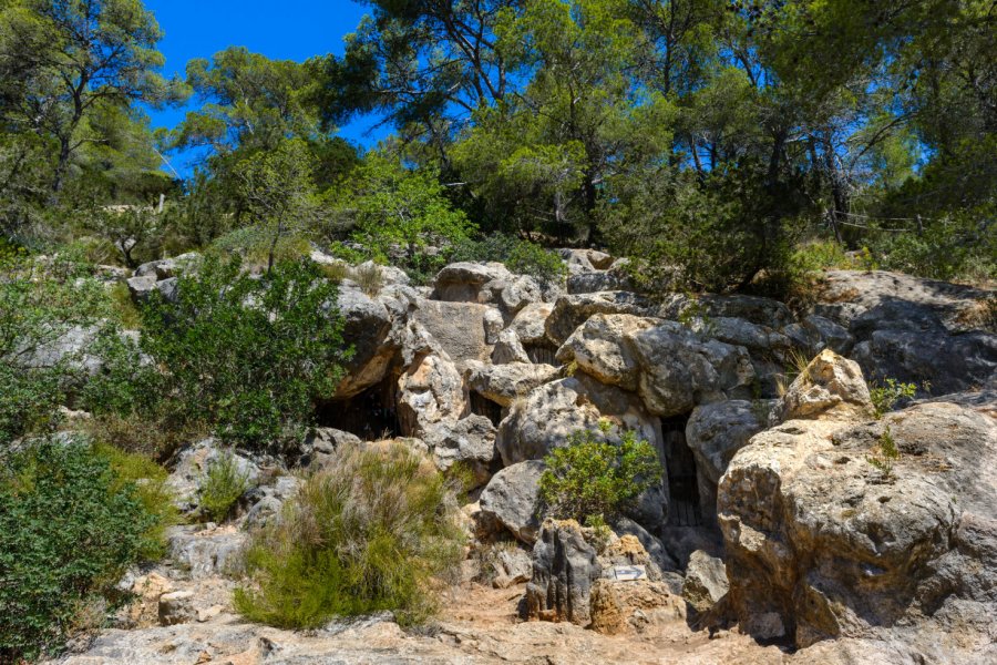 Sanctuaire punique de la grotte d'Es Culleram, dédiée à la déesse Tanit. jotapg - Shutterstock.com
