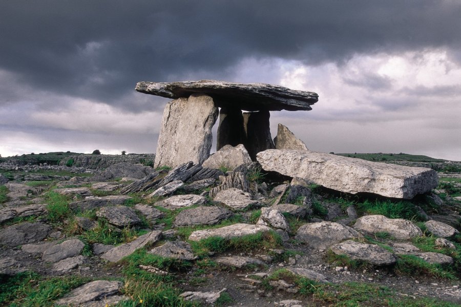 Menhir H.Fougère - Iconotec