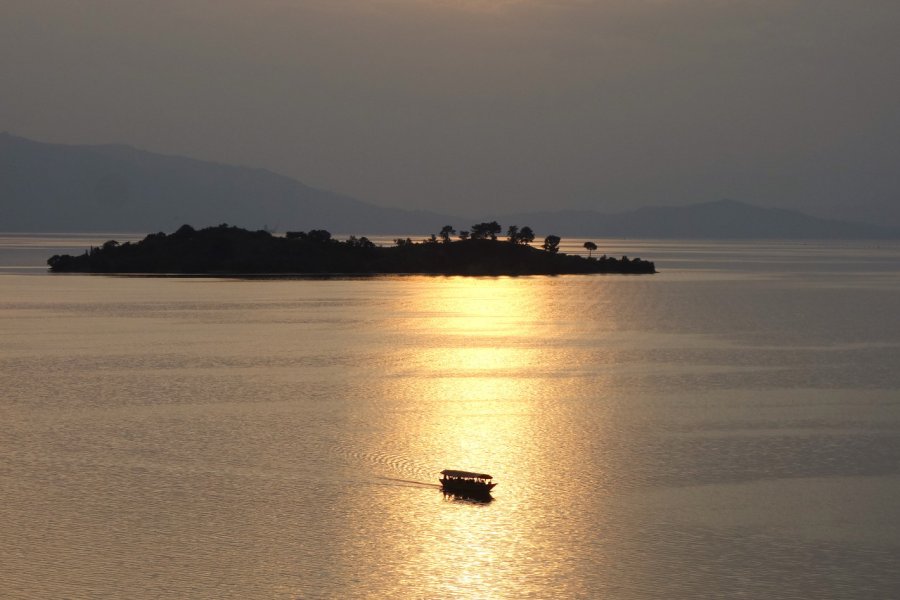 Coucher de soleil sur le lac Kivu. Sophie ROCHERIEUX