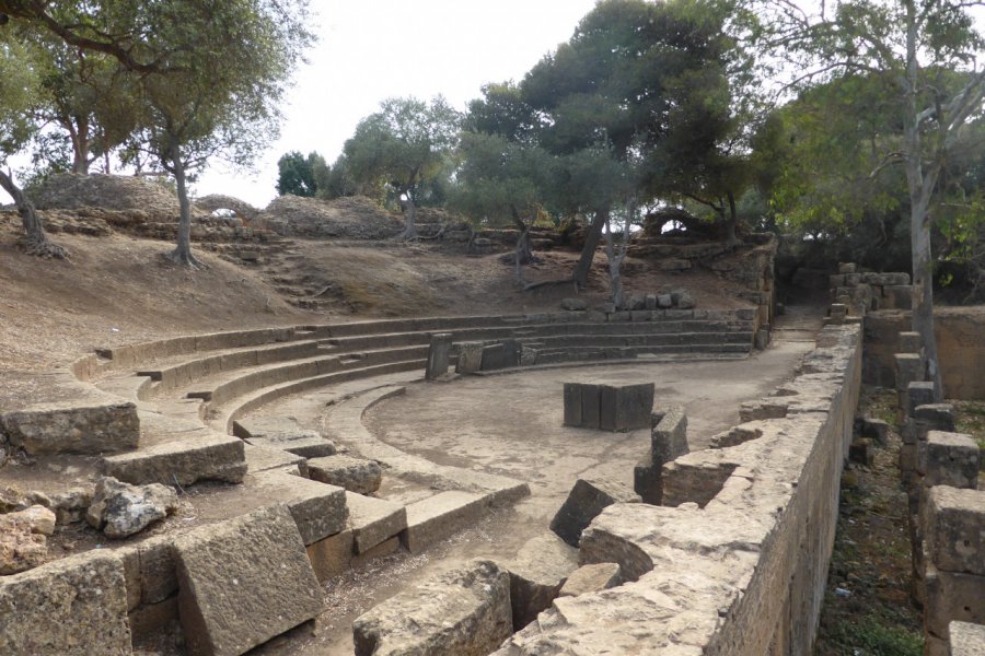 Amphithéâtre, site archéologique de Tipasa. (© Saliha HADJ-DJILANI))