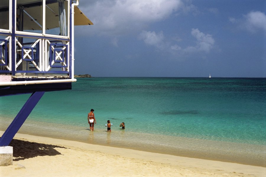Grand-Case, une plage de sable fin aux eaux bleu caraïbe. Author's Image