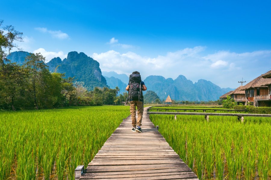 Dans les environs de Vang Vieng. Guitar photographer - Shutterstock.Com