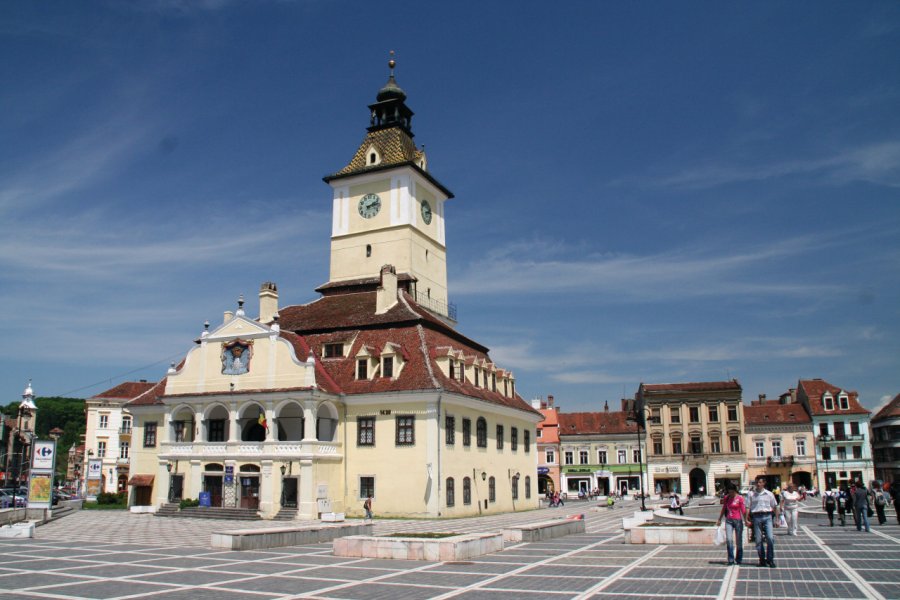 Piata Sfatului et la maison du Conseil. Stéphan SZEREMETA