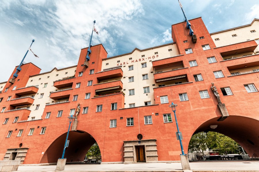 Le Karl Marx Hof building. shutterstock - frantic00