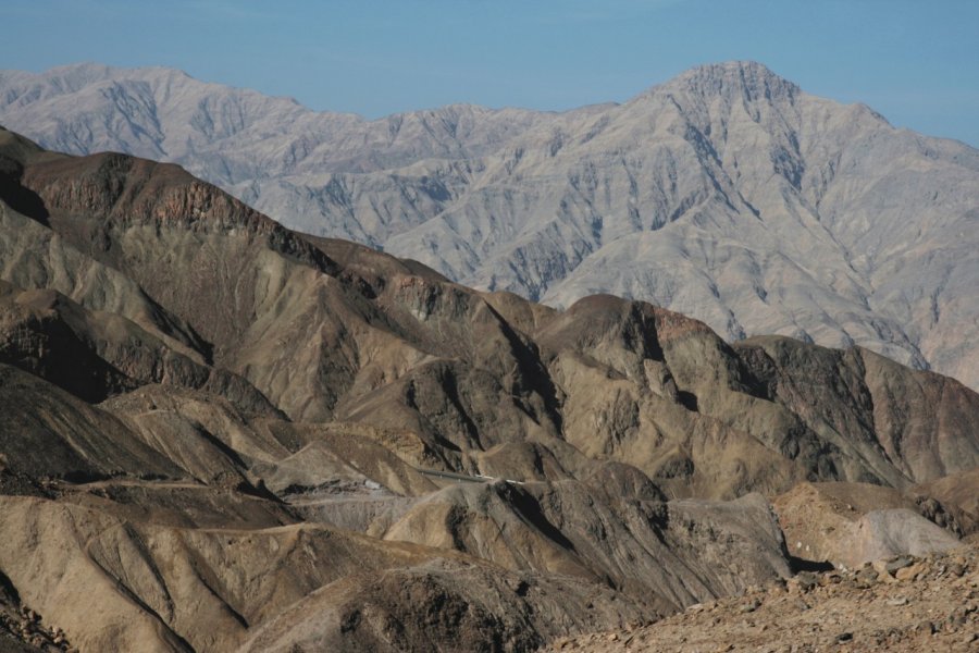 Montagnes arides de la région de Nazca. Stéphan SZEREMETA