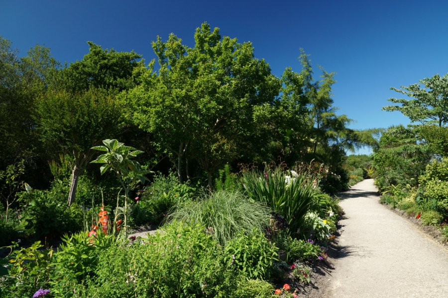 Promenade fleurie à Mimizan. JC DRAPIER - Fotolia