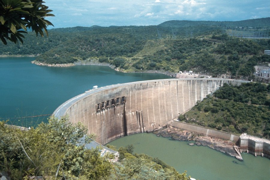 Barrage Kariba entre le Zimbabwe et la Zambie. GavinD - iStockphoto.com