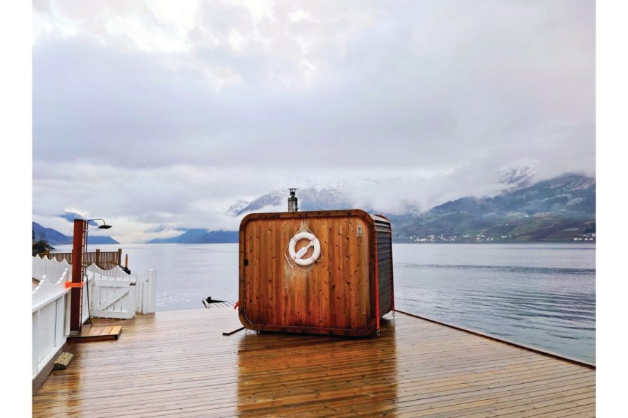 Sauna sur le Hardangerfjord. Anne Ravier