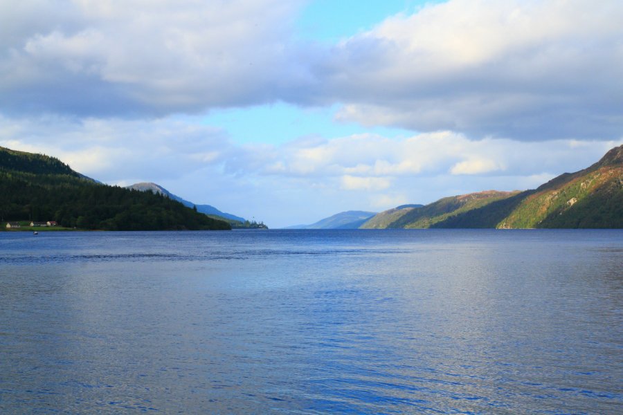 Vue sur le Loch Ness. CopyrighHeiSpa - Shutterstock.com