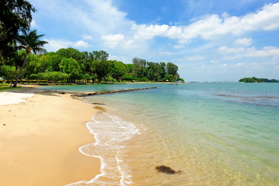 Plage de sable fin, île St John. Jordan Tan - Shutterstock.com