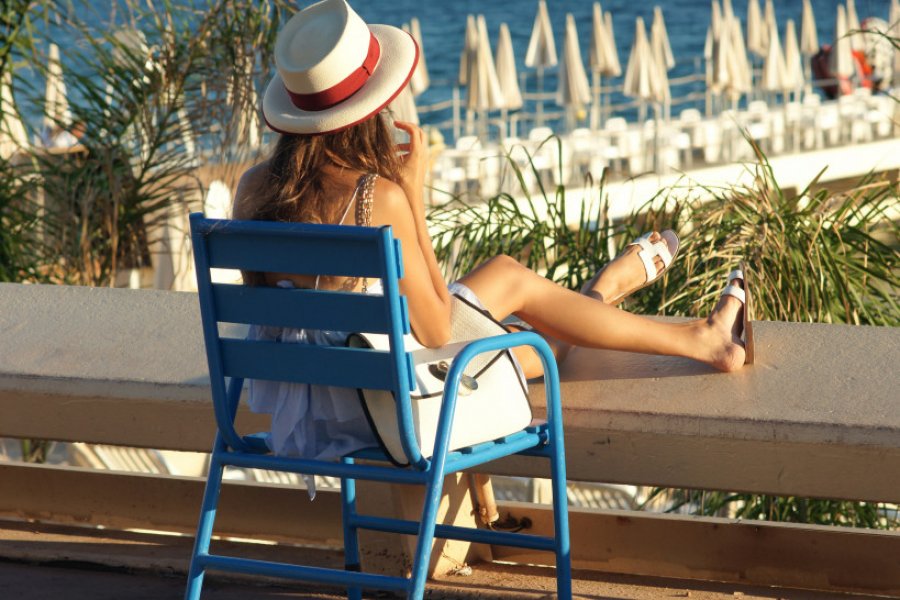 Les chaises bleues de la Croisette, à Cannes. (© Nicolas DIEPPEDALLE - Fotolia))