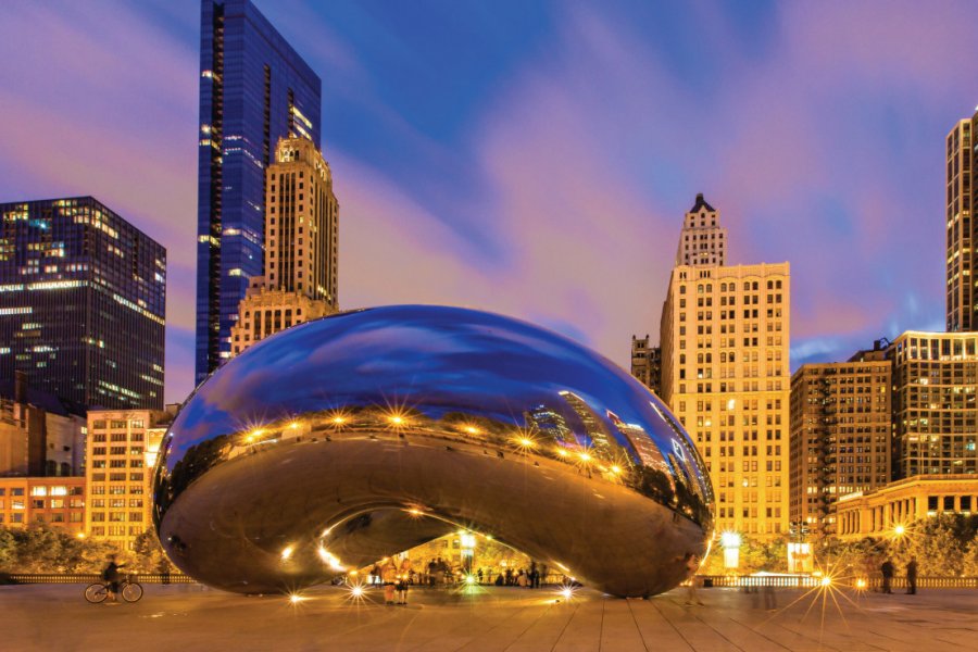 Le Cloud Gate dans Millennium Park. bagawiya - iStockPhoto.com