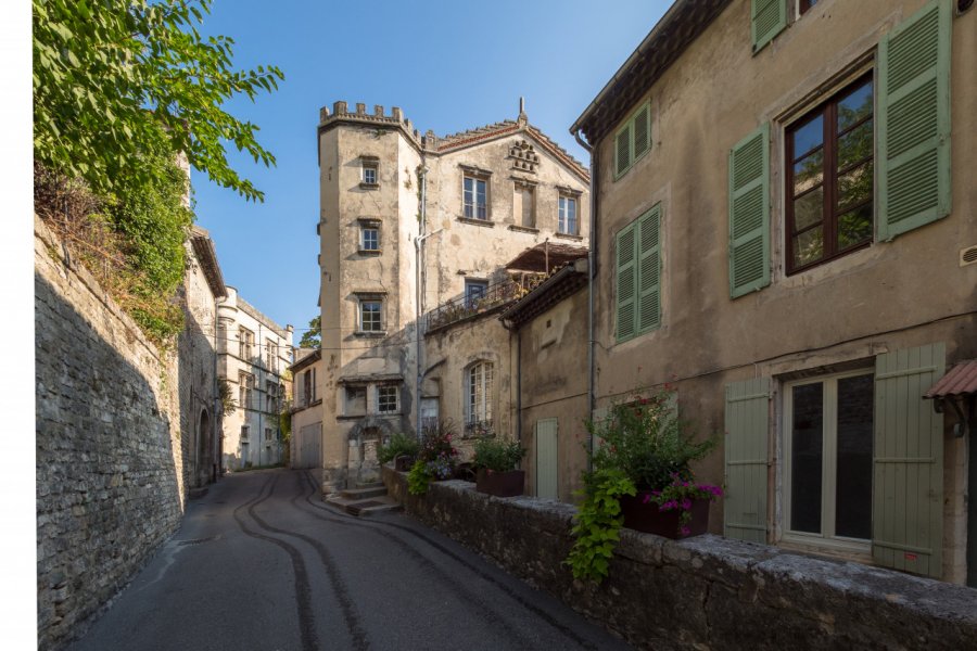 Rue Jeanne d'Arc, Bourg-Saint-Andéol. Serge Goujon - Shutterstock.com