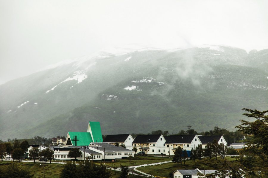 Il neige dans les hauteurs de Puerto Williams. Arnaud BONNEFOY