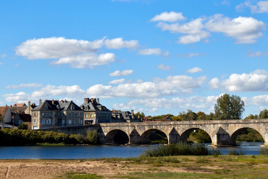 La Vieille Loire à Decize Gary P le Feuvre - stock.adobe.com