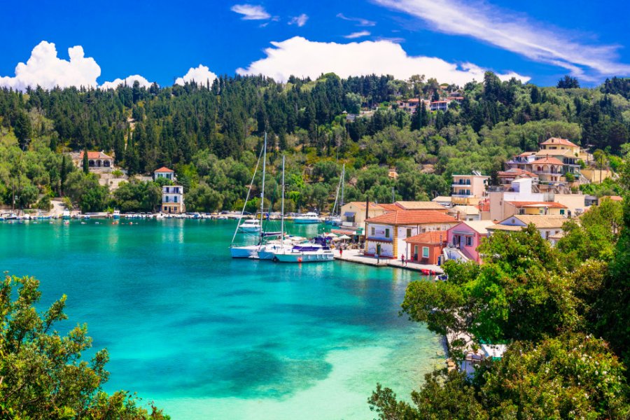 Le village de Lakka. leoks - Shutterstock.com