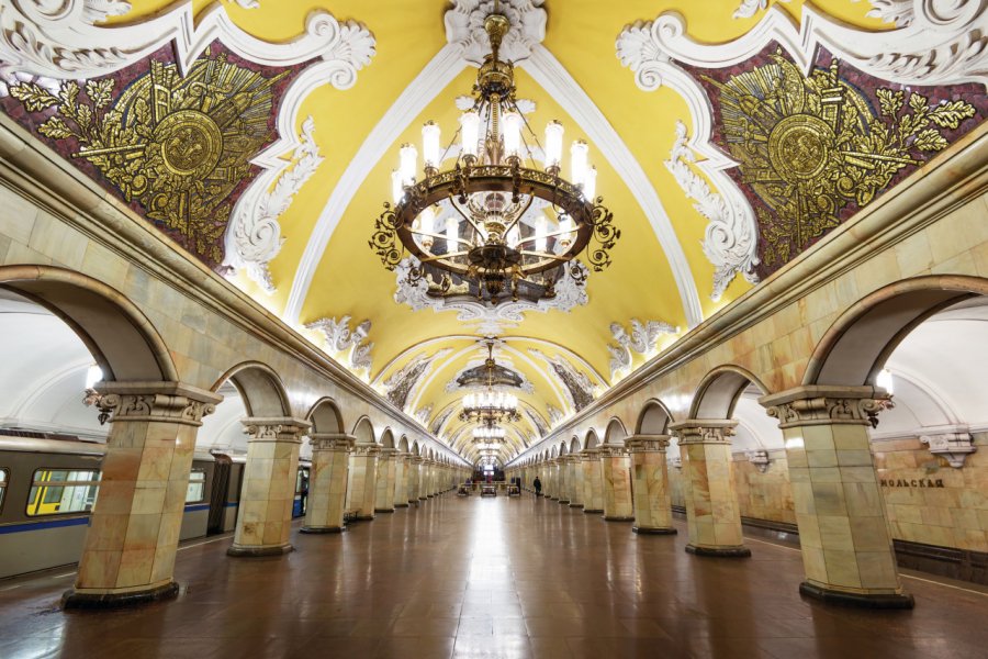Station Komsomolskaya dans le métro à Moscou. scaliger - iStockphoto.com