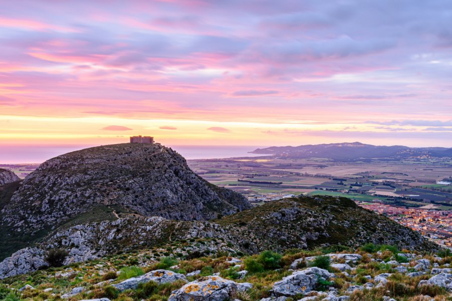 Coucher de soleil depuis le massif du Montgri. CRISTIAN IONUT ZAHARIA - Shutterstock.com