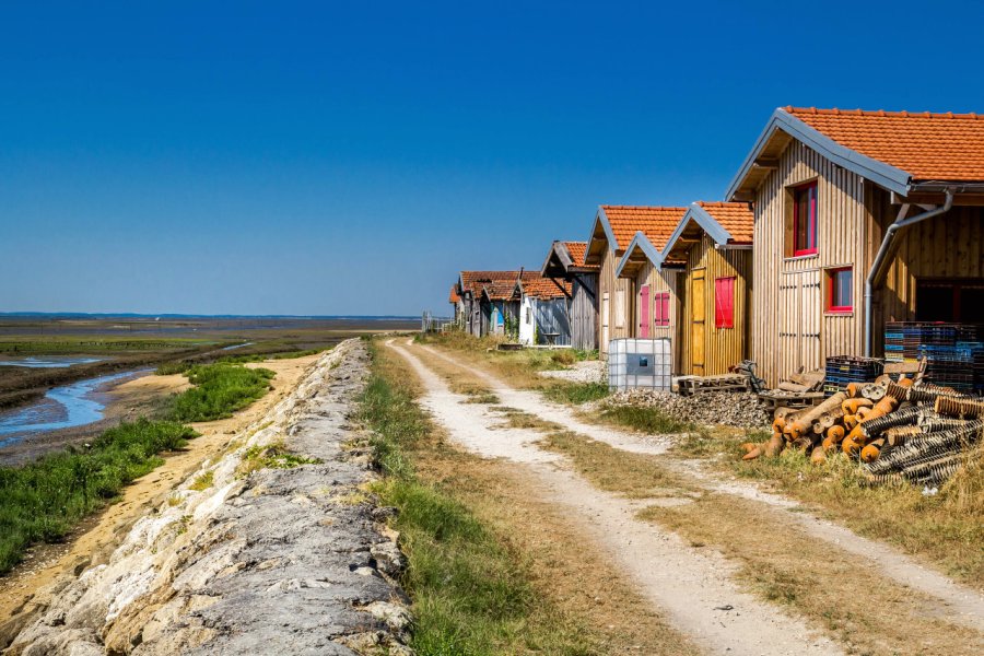 Cabanes à huîtres à Gujan-Mestras sur le bassin d'Arcachon. (© Tatjana Kabanova - Shutterstock.com))