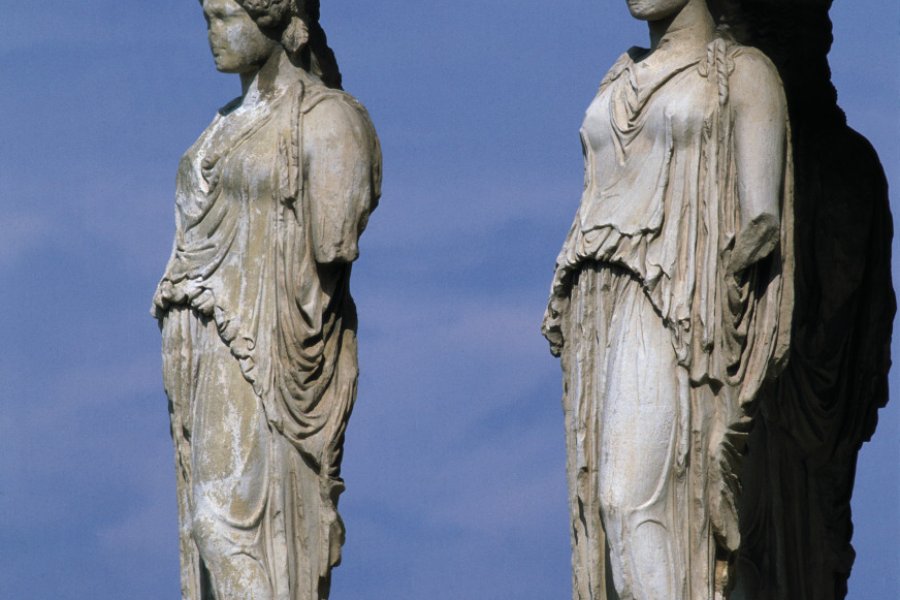 Caryatides de l'Erechtheion dans l'Acropole. (© Author's Image))