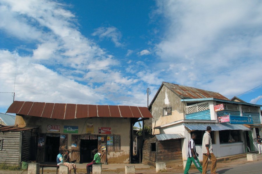 Place centrale du village de Ranohira Arnaud BONNEFOY