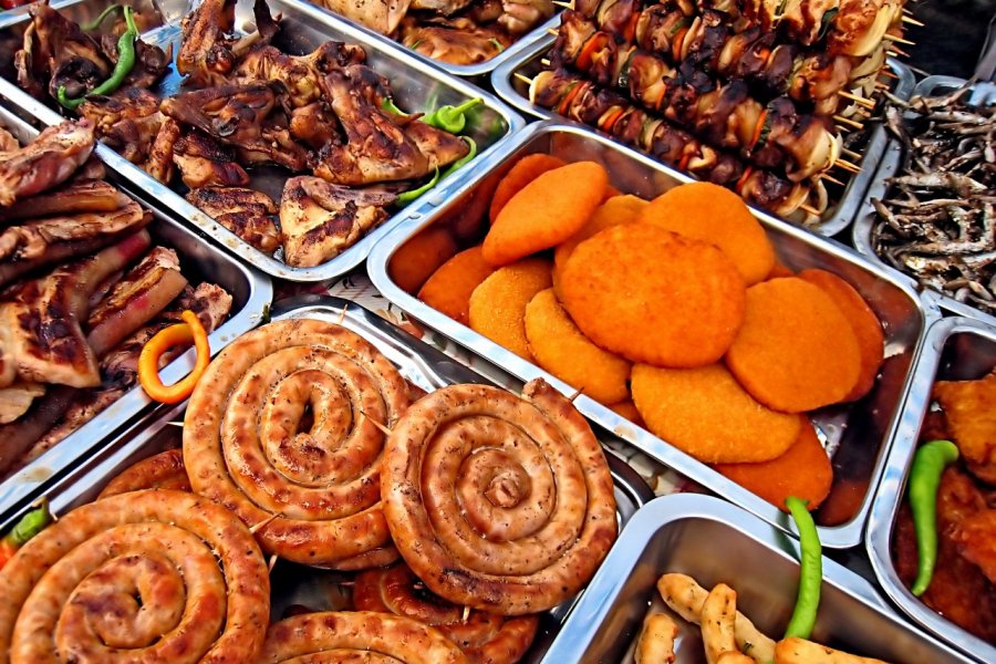 Produits typiquement roumains sur le marché de Timișoara. Ioan Florin Cnejevici - Shutterstock.com