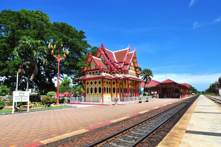 Gare de Hua Hin en Thaïlande. Kaban-Sila - Shutterstock.com