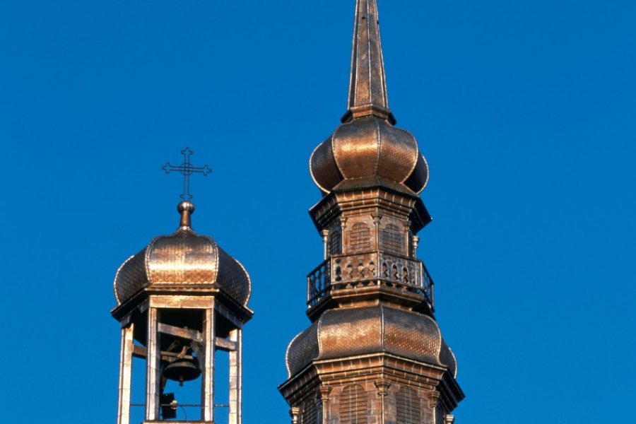 Clocher d'une église (© ITZAK NEWMANN - ICONOTEC))