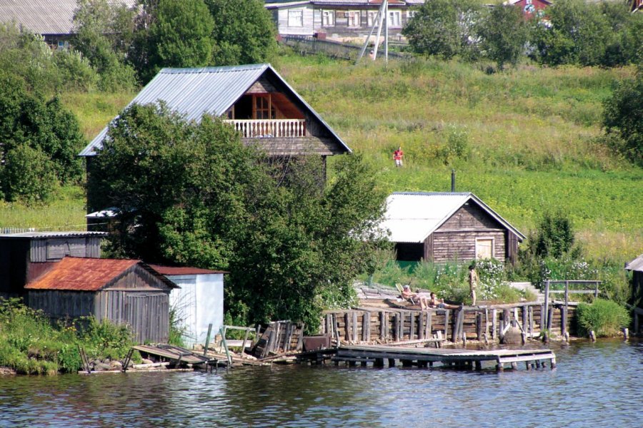 Habitat traditionnel en bois. Stéphan SZEREMETA