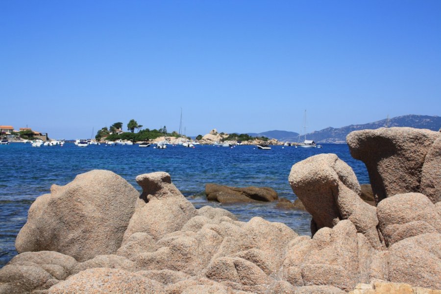 Roches et bateaux sur la Rive sud XAVIER BONNIN