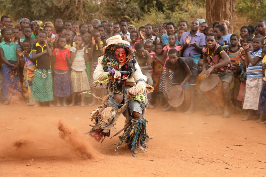 Danseurs de Gule Wamkulu. Dietmar Temps - Shutterstock.com