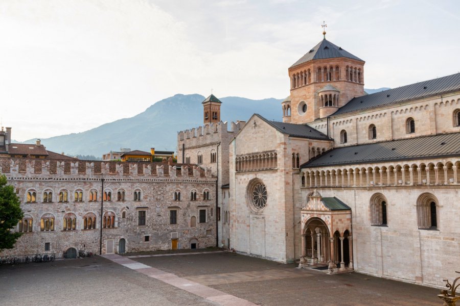 Le dôme de Trente, chef d'oeuvre d'architecture romano-lombarde. Francesca Sciarra - Shutterstock.com